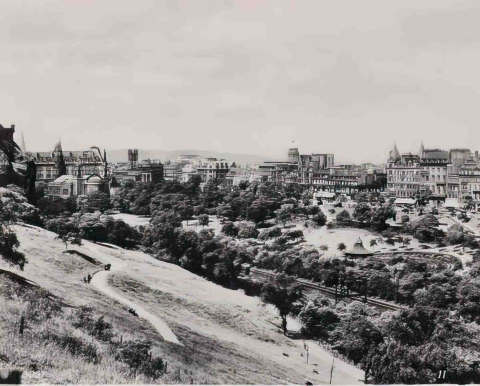 Edinburghshire Edinburgh Princes Street from the mound looking west Vintage A4 Photo Print