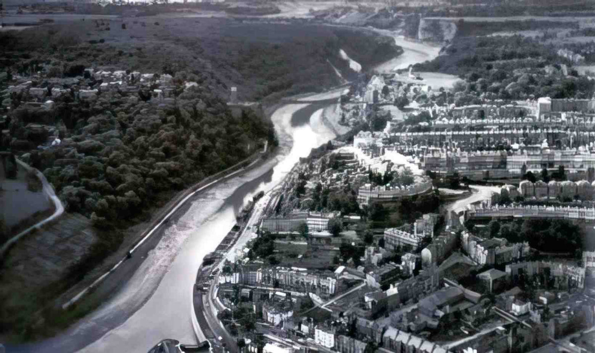 Gloucestershire Bristol showing the Clifton Suspension Bridge Vintage A4 Photo Print