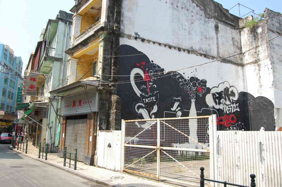 Graffiti Murals Street Art 365 black lagoon A4 Photo Print