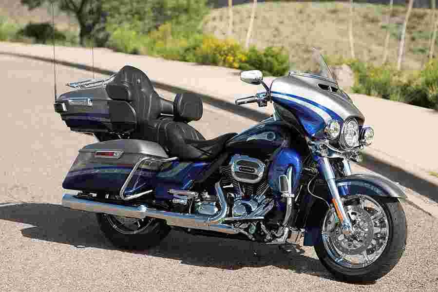 HARLEY DAVIDSON CVO Limited 8385 2 Car A4 Photo Print