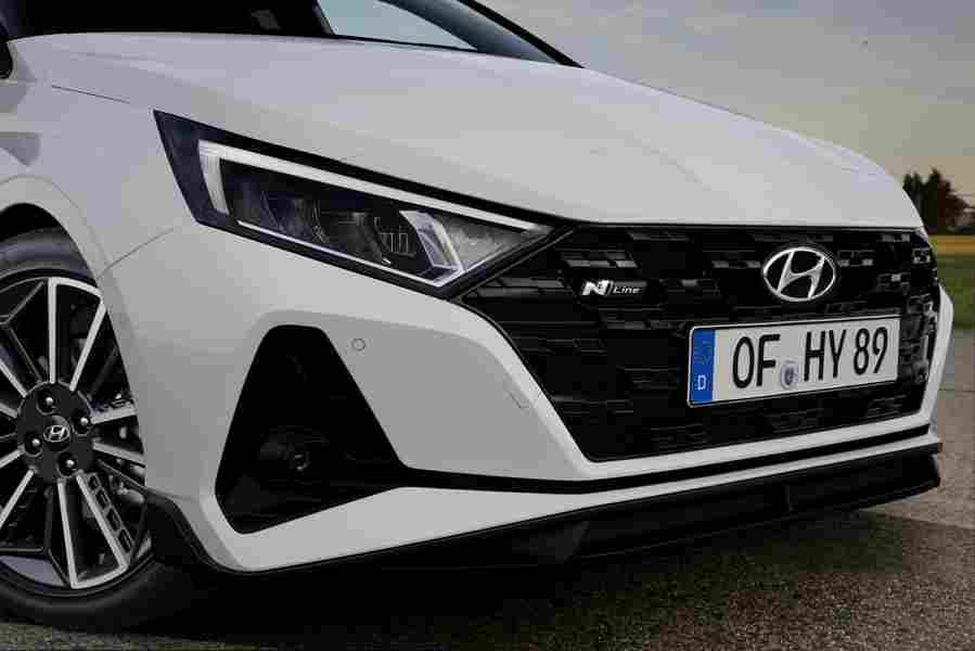 HYUNDAI i20 6744 22 Car A4 Photo Print