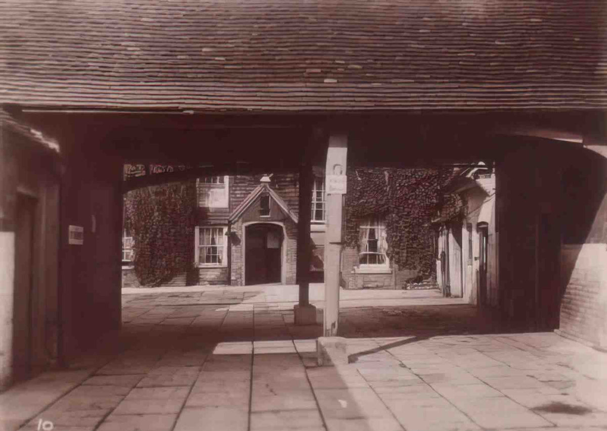 Hampshire Bishops Waltham Crown Hotel Coaching Entrance Vintage A4 Photo Print