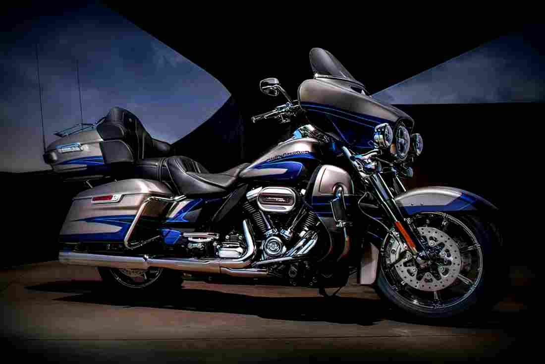 Harley Davidson CVO Limited 2017 1 motorbike A4 Photo Print
