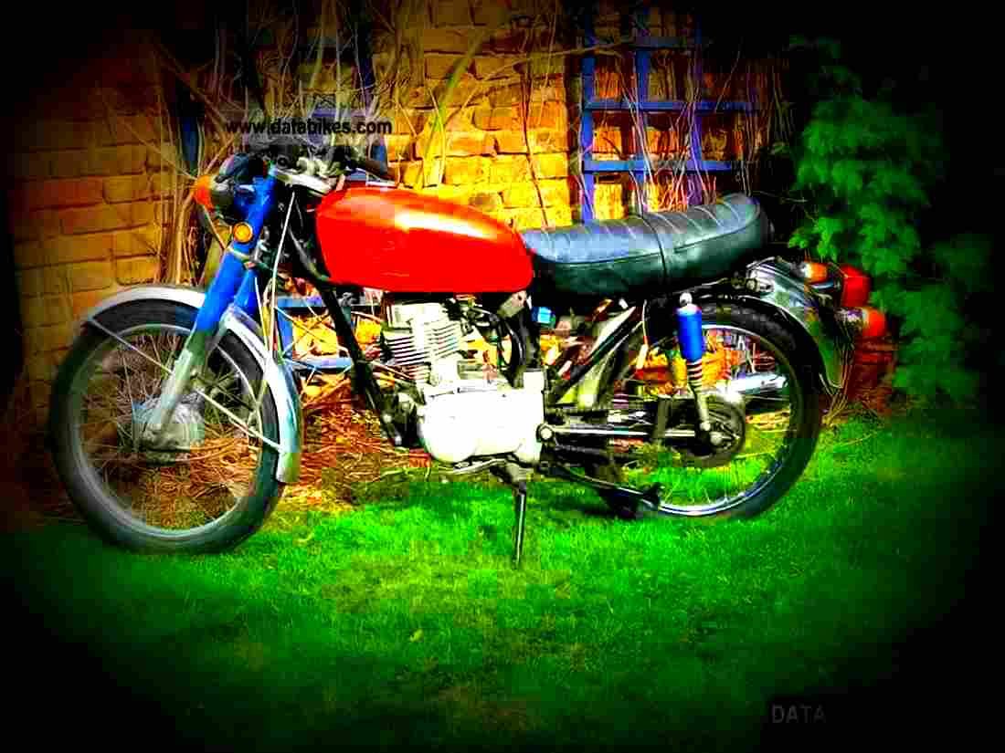Honda CB 100 1973 6 motorbike A4 Photo Print