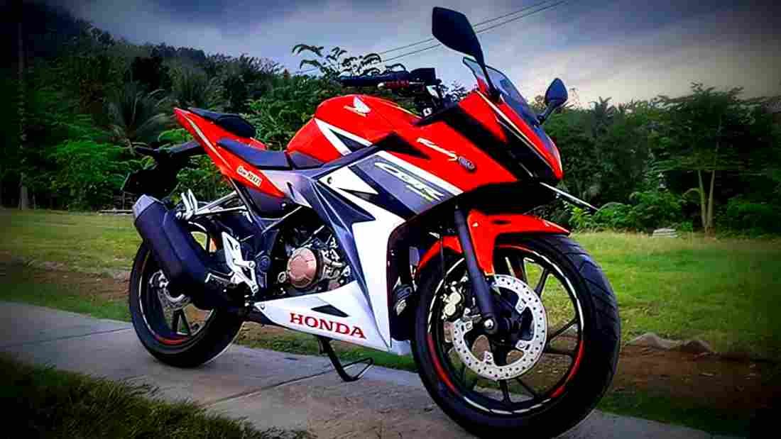 Honda CBR150R 2017 4 motorbike A4 Photo Print