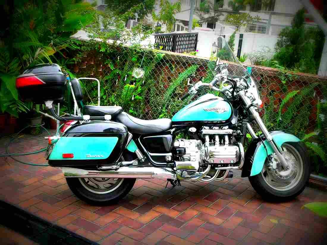 Honda GL 1500 Valkyrie 1999 1 motorbike A4 Photo Print