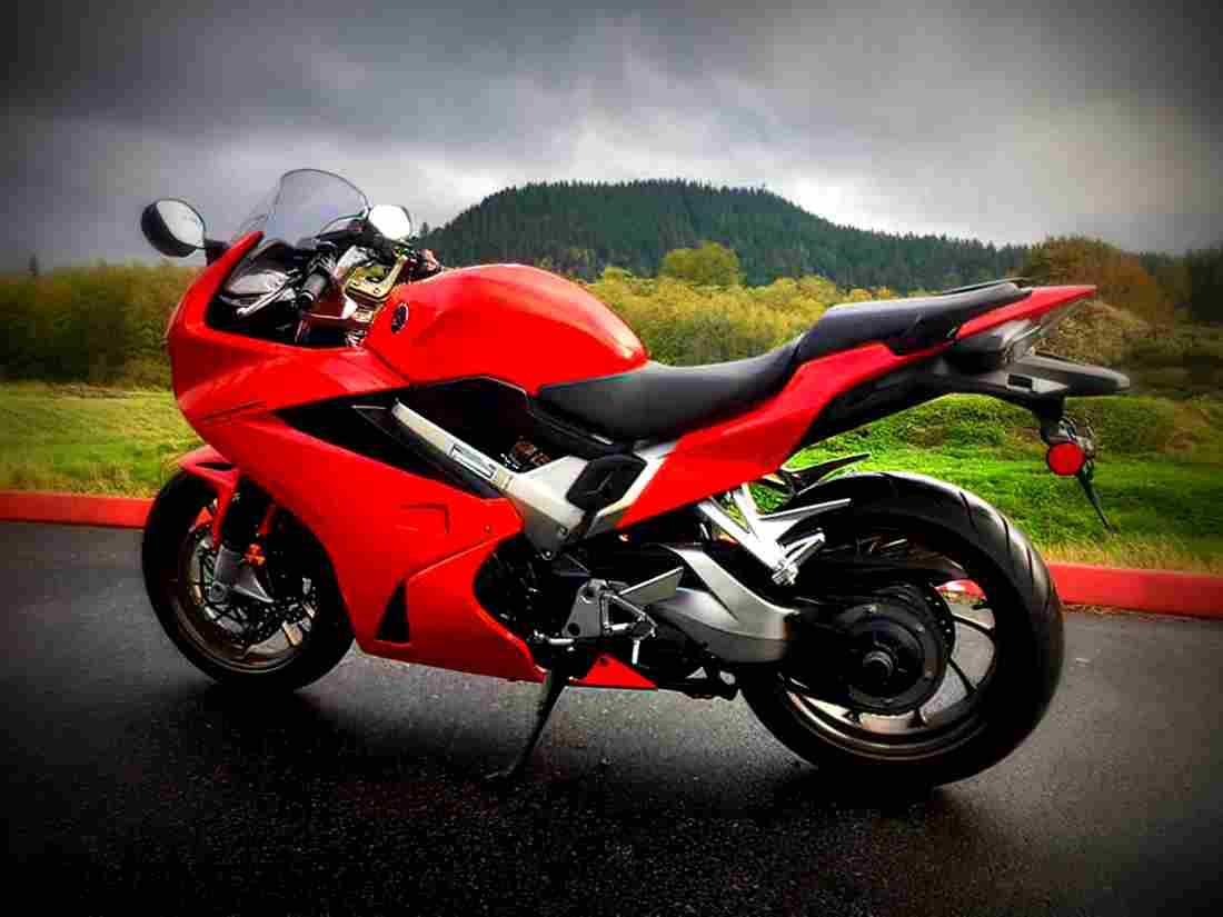 Honda Interceptor DLX 2017 3 motorbike A4 Photo Print