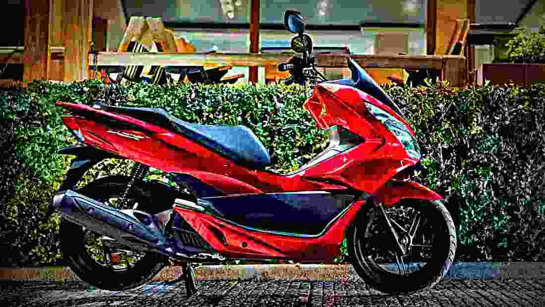 Honda PCX150 2018 1 motorbike A4 Photo Print