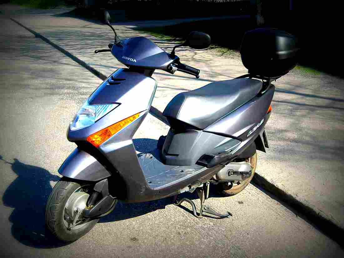 Honda SCV100 Lead 2007 6 motorbike A4 Photo Print