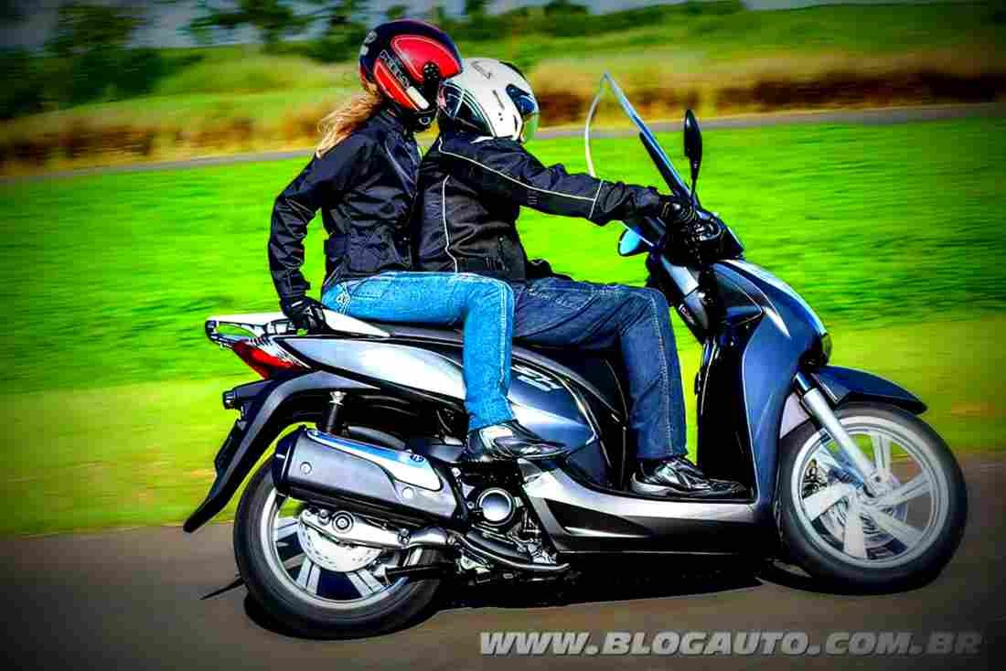 Honda SH300i 2017 2 motorbike A4 Photo Print