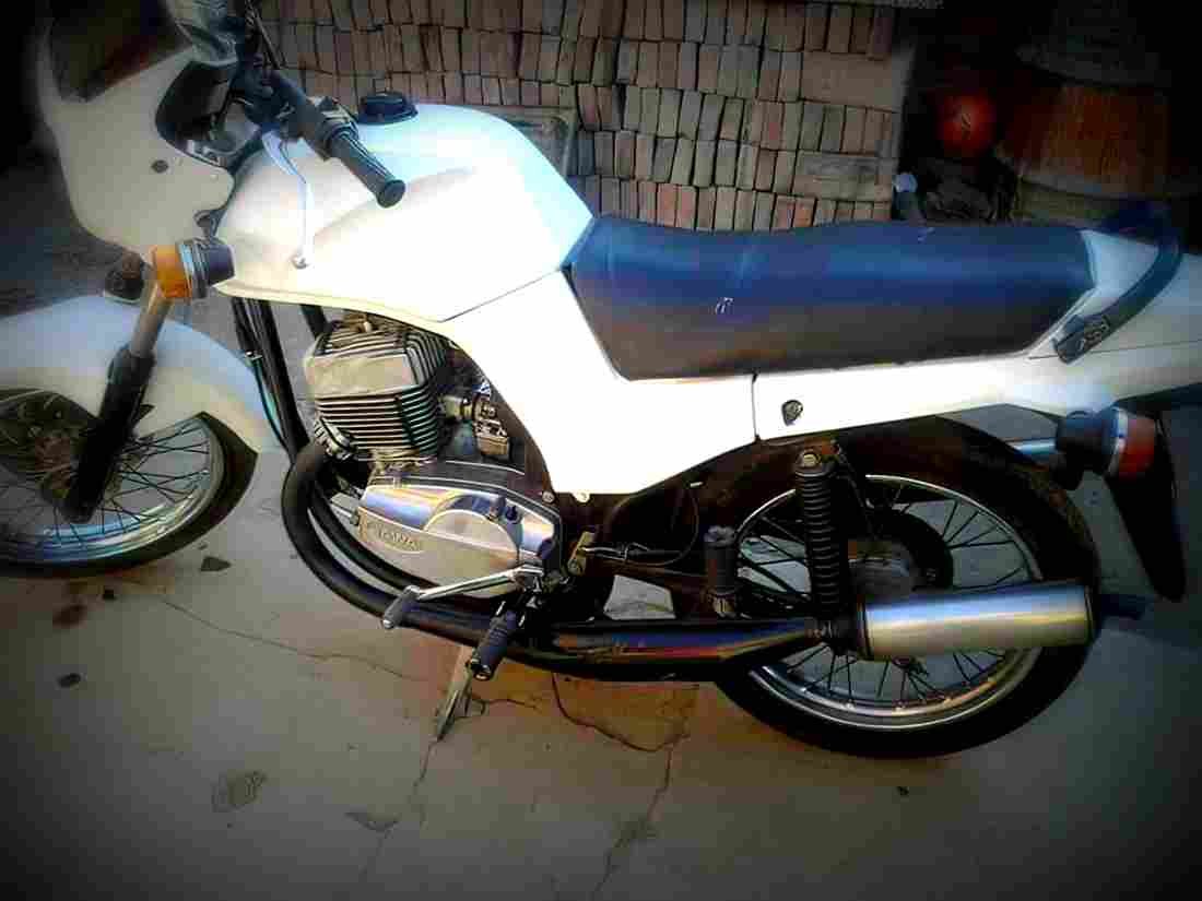 Jawa 640 White Style 1995 2 motorbike A4 Photo Print