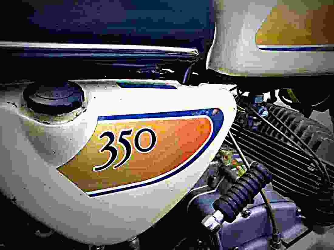 Kawasaki A7 Avenger 1971 1 motorbike A4 Photo Print