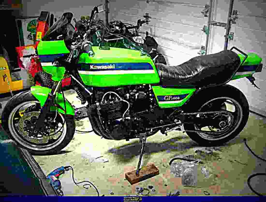 Kawasaki GPZ 1100 1984 1 motorbike A4 Photo Print