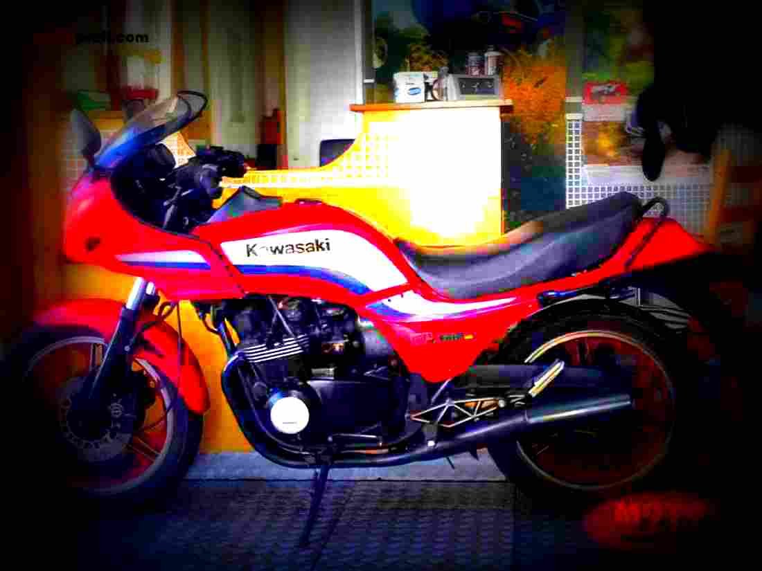 Kawasaki GPZ 1100 (reduced effect) 1984 3 motorbike A4 Photo Print