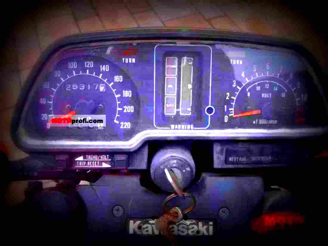 Kawasaki GPZ 1100 (reduced effect) 1985 3 motorbike A4 Photo Print
