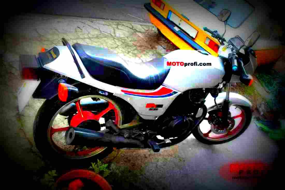 Kawasaki GPZ 305 1983 2 motorbike A4 Photo Print