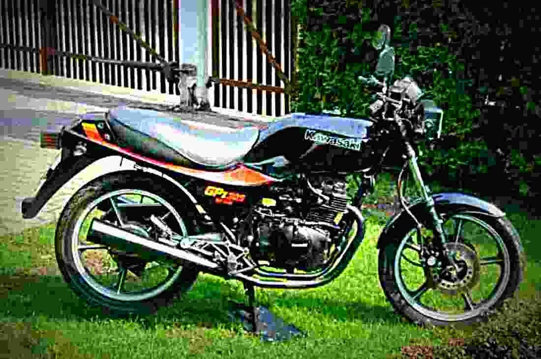 Kawasaki GPZ 305 Belt Drive 1987 6 motorbike A4 Photo Print
