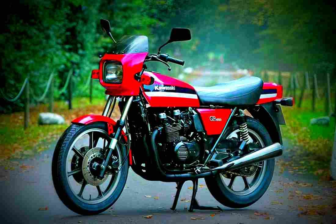 Kawasaki GPZ 550 1982 4 motorbike A4 Photo Print