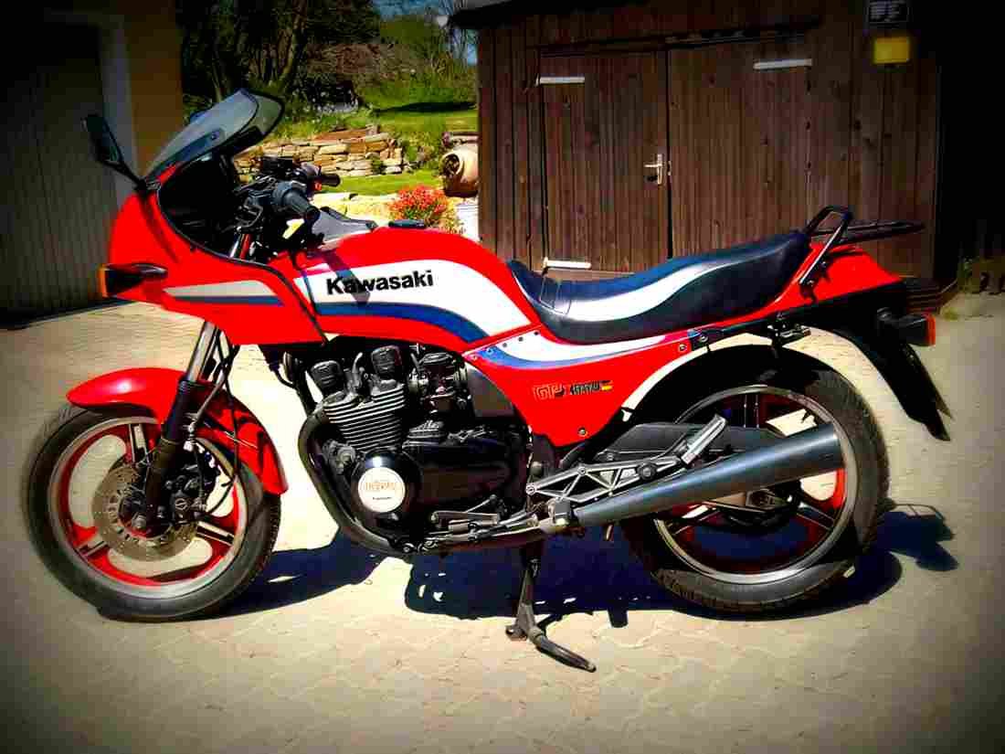 Kawasaki GPZ 550 1984 6 motorbike A4 Photo Print