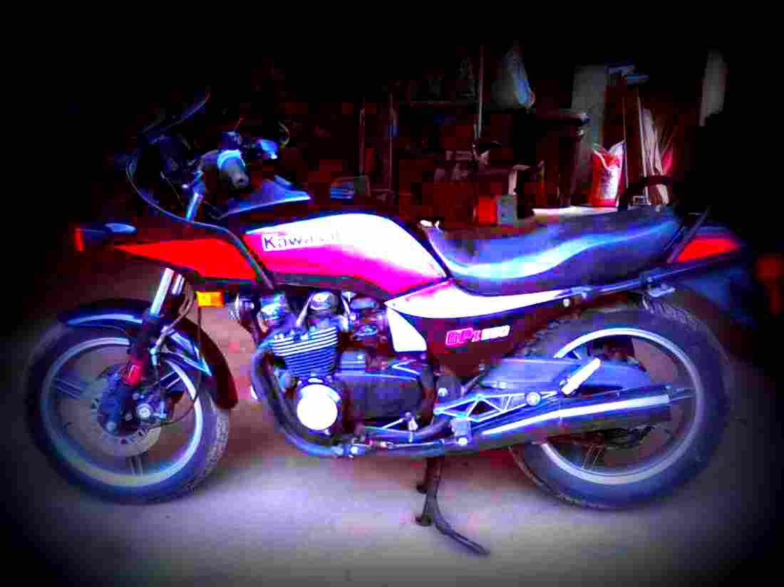 Kawasaki GPZ 550 (reduced effect) 1986 5 motorbike A4 Photo Print
