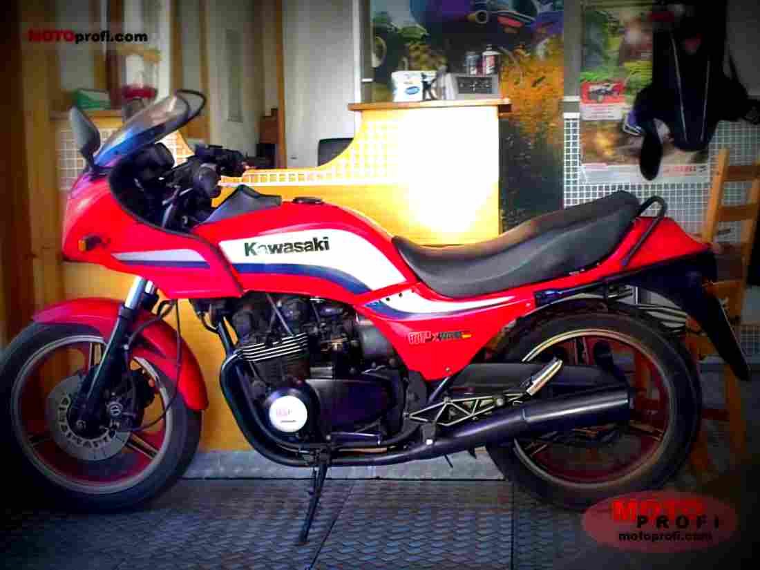 Kawasaki GPZ 550 (reduced effect) 1990 1 motorbike A4 Photo Print
