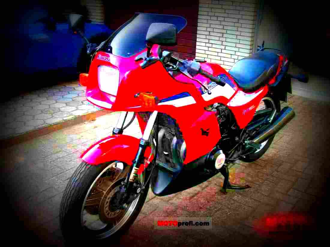 Kawasaki GPZ 750 1983 5 motorbike A4 Photo Print