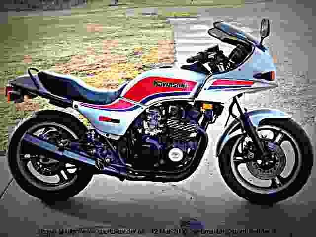 Kawasaki GPZ 750 1984 3 motorbike A4 Photo Print