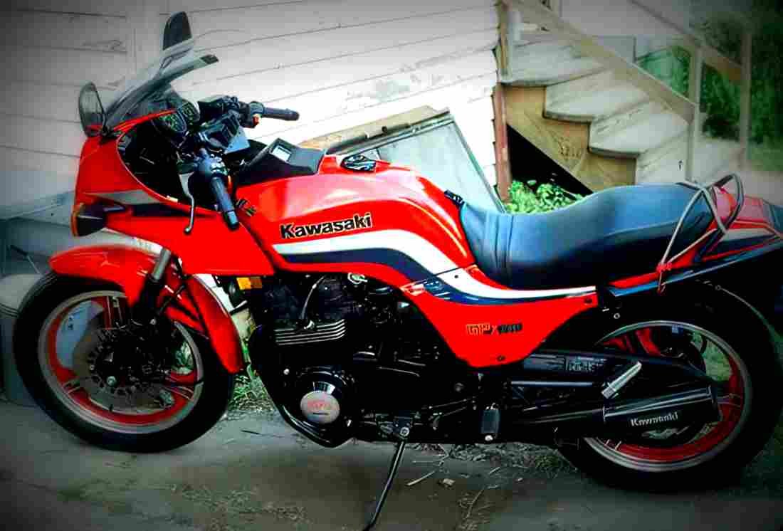 Kawasaki GPZ 750 1984 5 motorbike A4 Photo Print