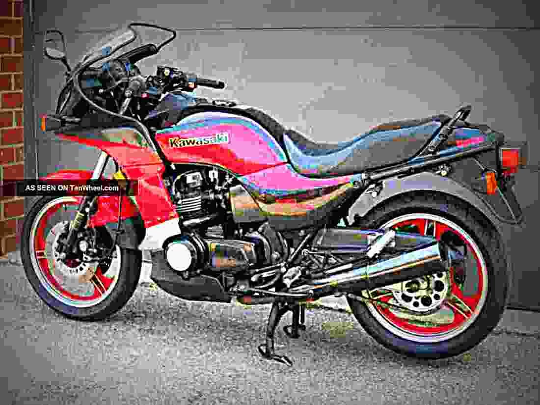 Kawasaki GPZ 750 1985 3 motorbike A4 Photo Print