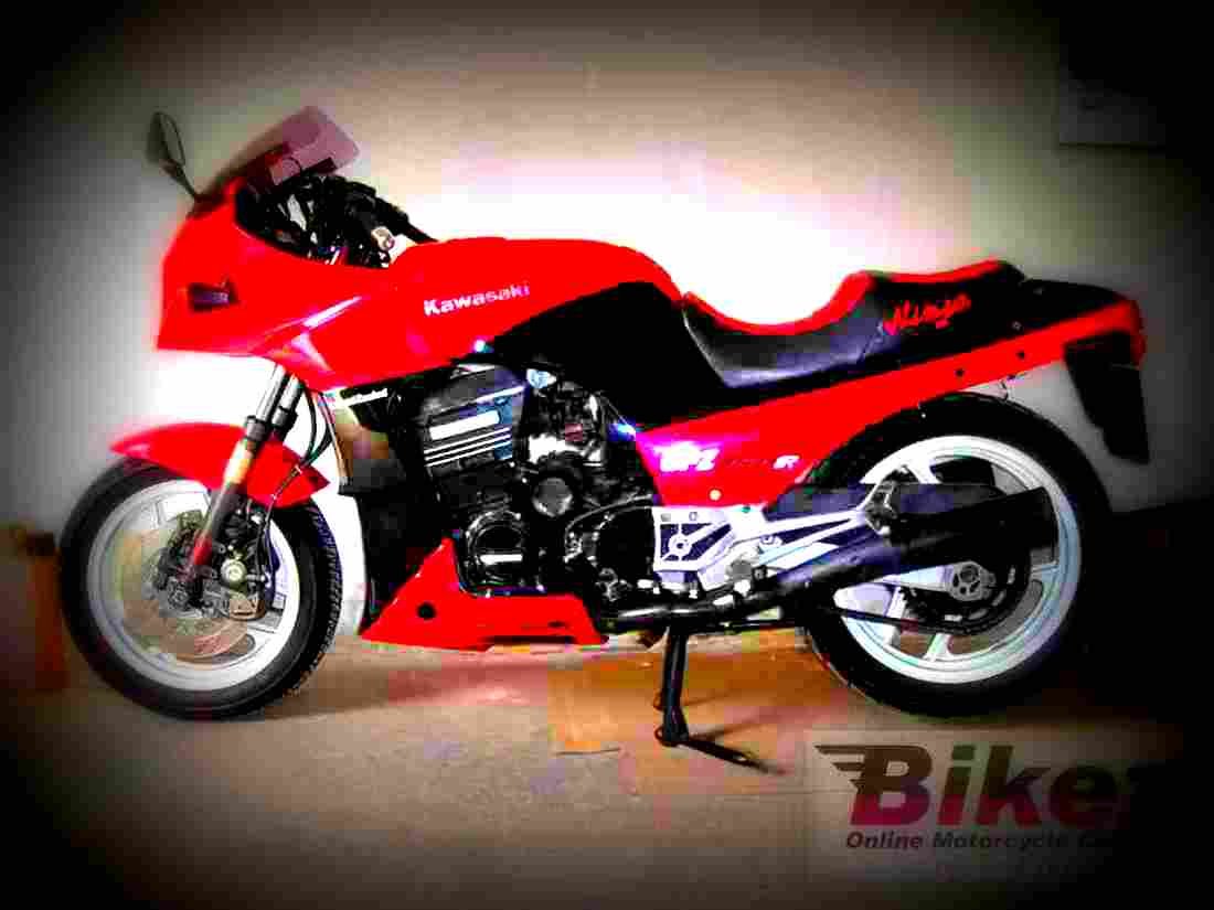 Kawasaki GPZ 750 1985 4 motorbike A4 Photo Print