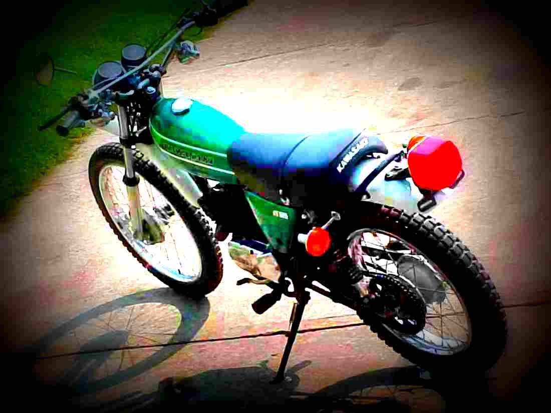 Kawasaki KE 125 1978 1 motorbike A4 Photo Print