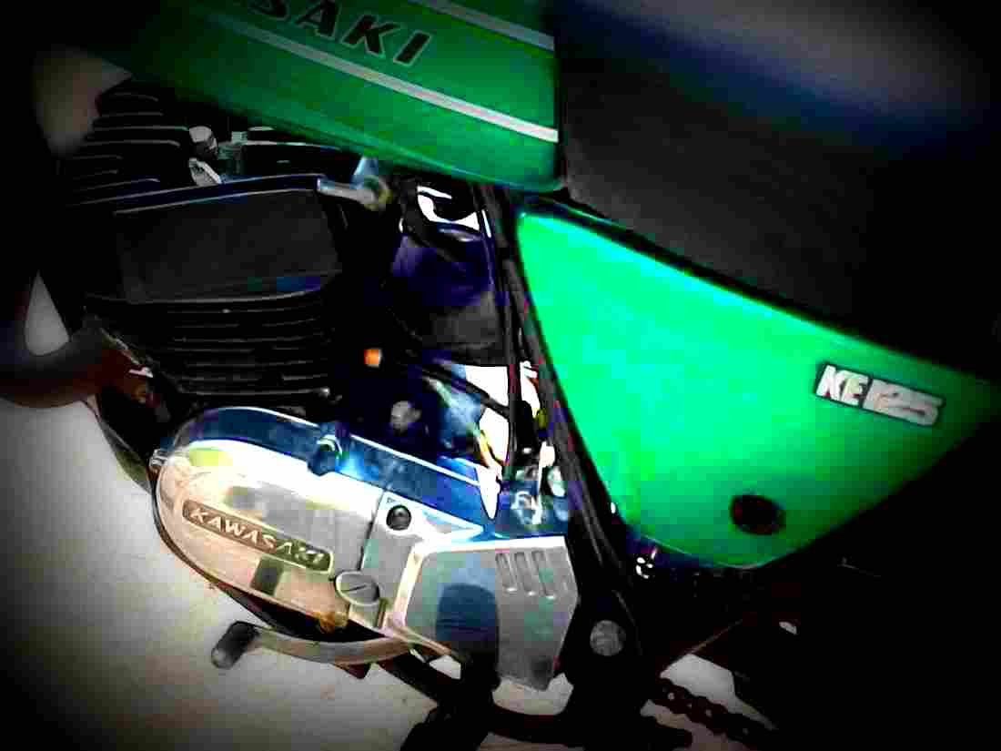 Kawasaki KE 125 1978 5 motorbike A4 Photo Print