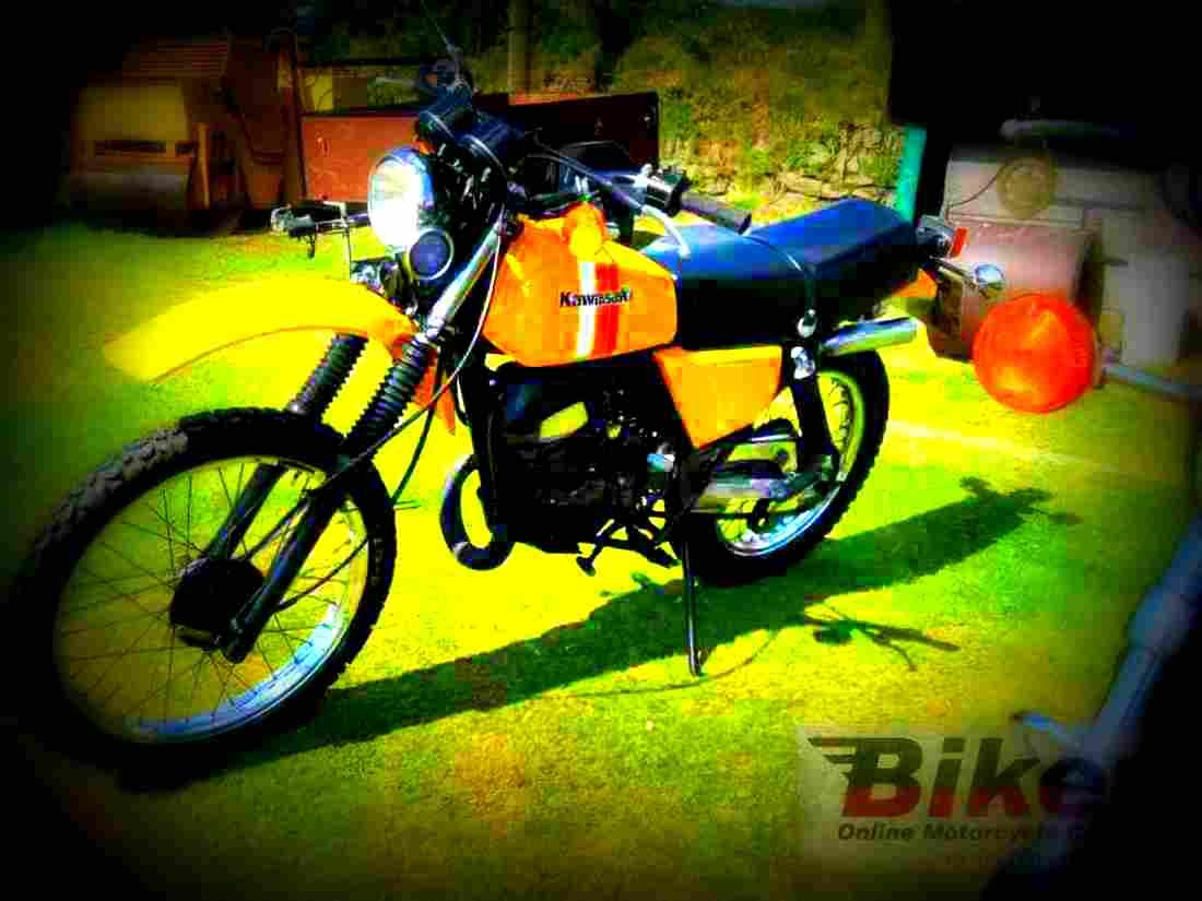 Kawasaki KE 175 1982 2 motorbike A4 Photo Print