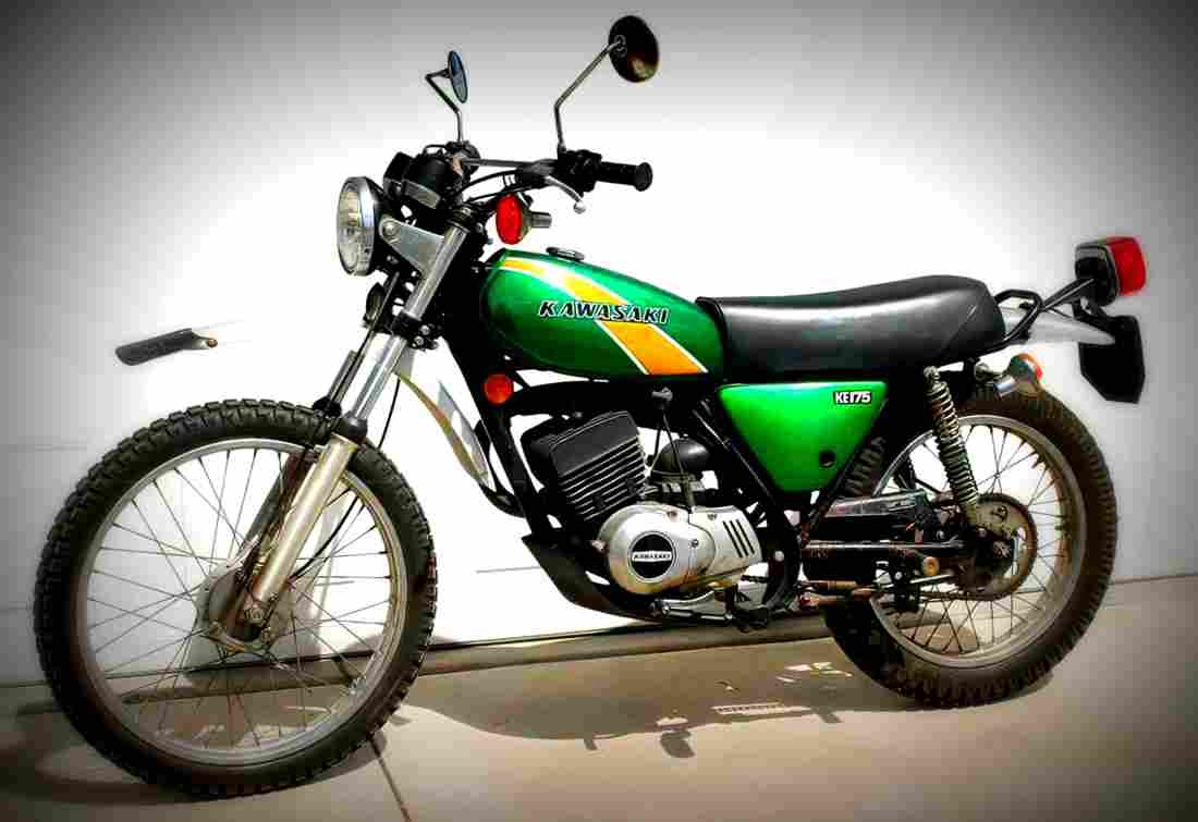 Kawasaki KE 175 1982 3 motorbike A4 Photo Print