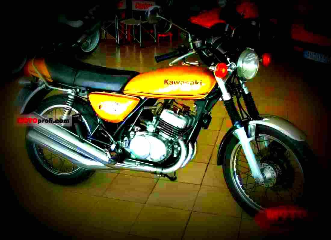 Kawasaki KH 250 1977 3 motorbike A4 Photo Print