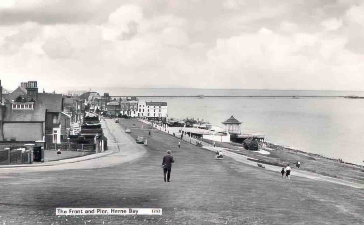 Kent Herne Bay The Front and Pier 1960s Vintage A4 Photo Print