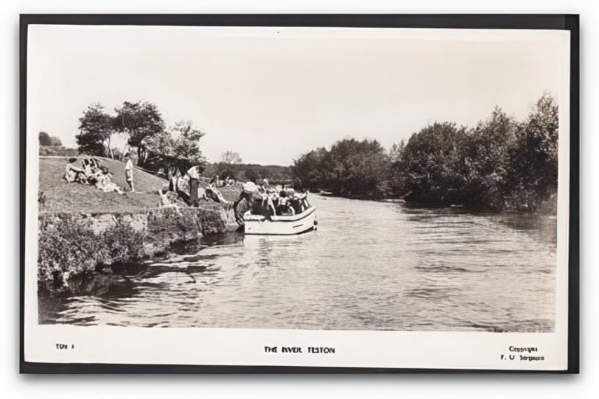 Kent Teston The River Medway Families On Bank & In Boat Vintage A4 Photo Print