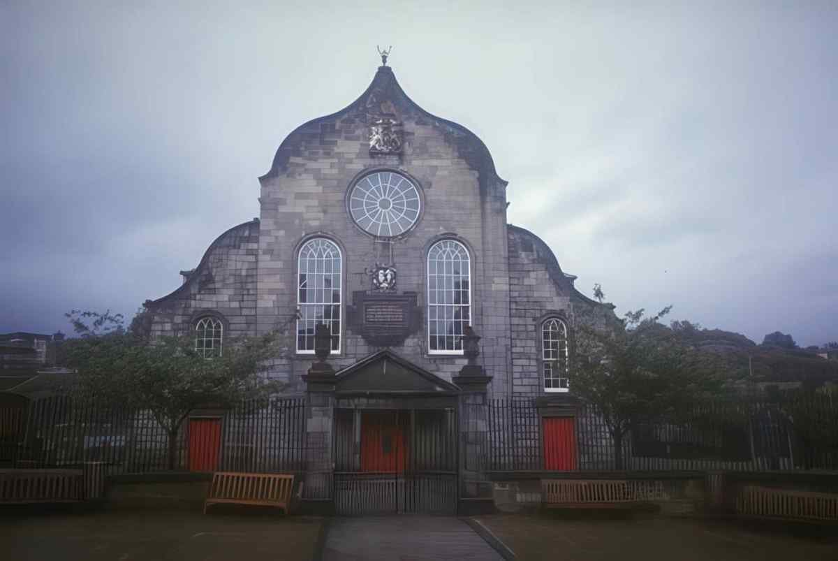 Kirkcaldy Church Exterior A4 Photo Print
