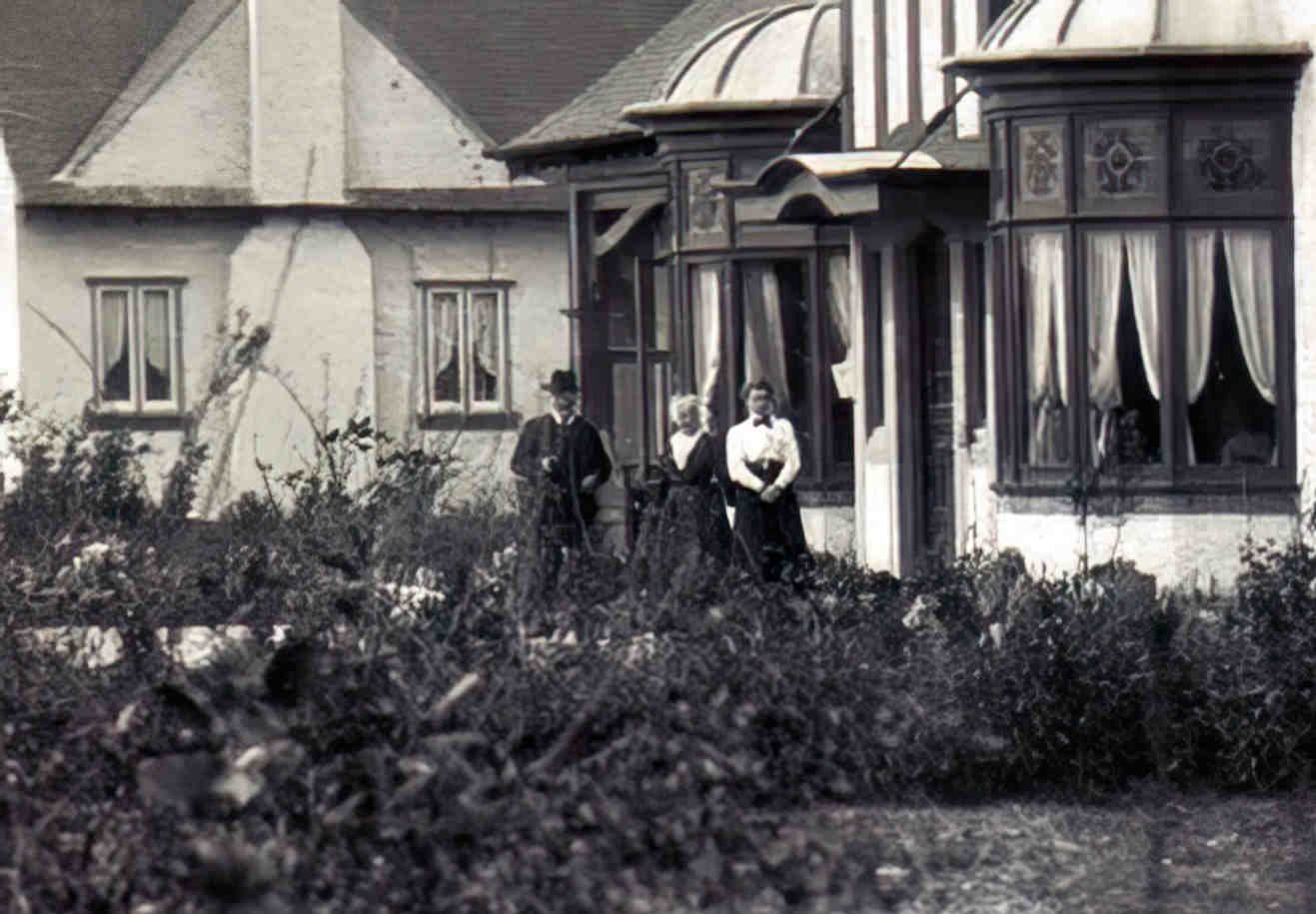 Lancashire Thornton Villamar Bungalows cmidlate 1900s people Vintage A4 Photo Print