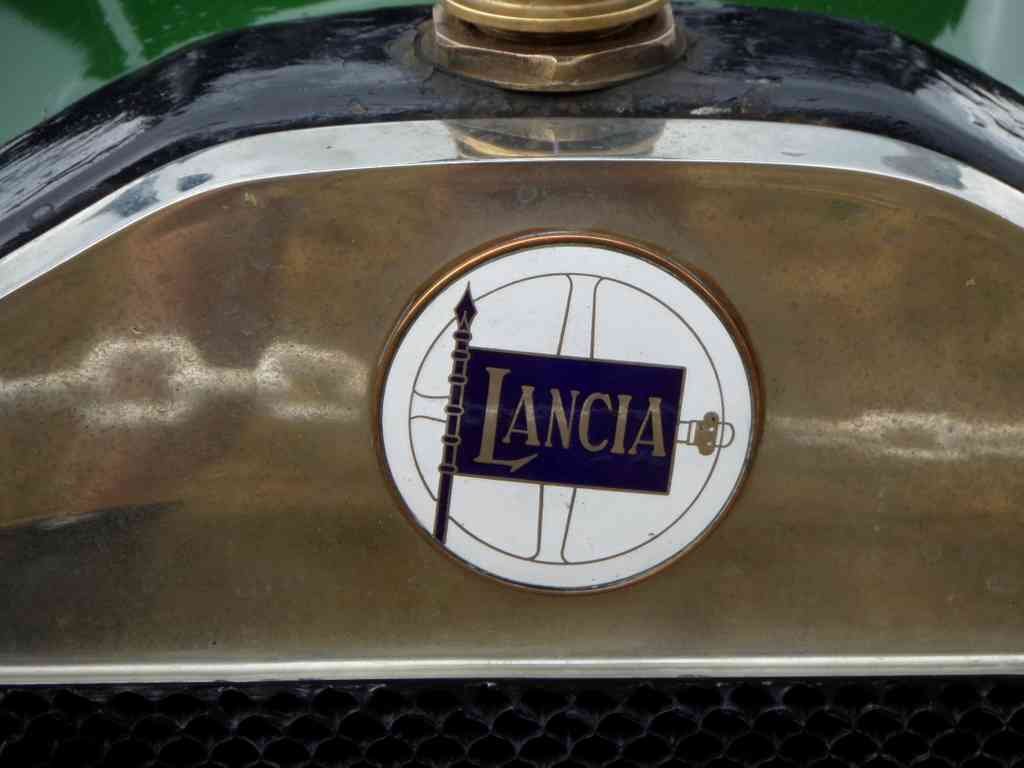 Lancia Bonnet Grille 2570 A4 Photo Print