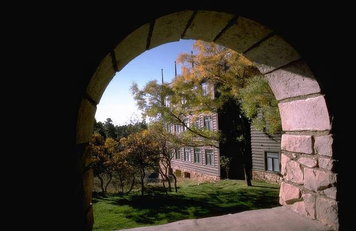 Landmark Stone Archway Collegiate A4 Photo Print