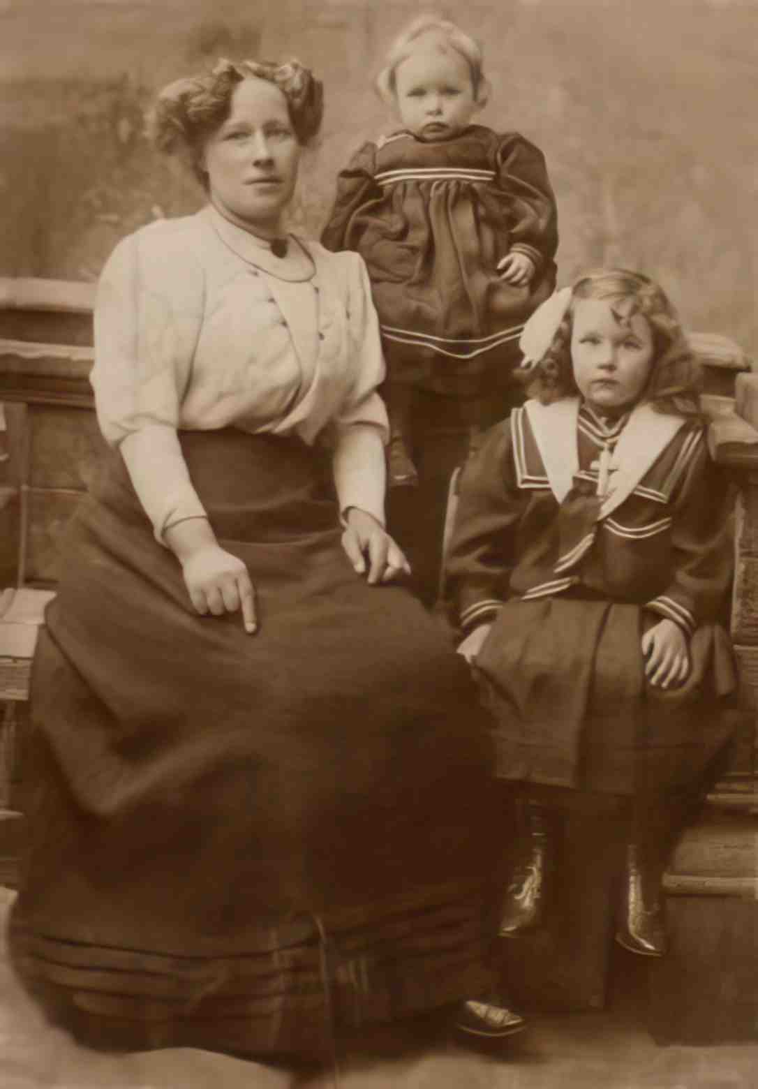 Lily Shepherd and her daughters Lily Emily and Violet 1212pix Vintage A4 Photo Print