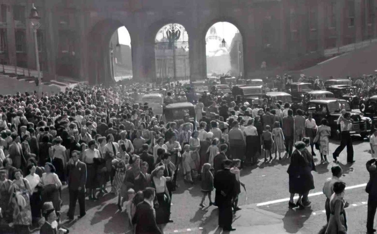 London Admiralty Arch in 1952 Vintage A4 Photo Print