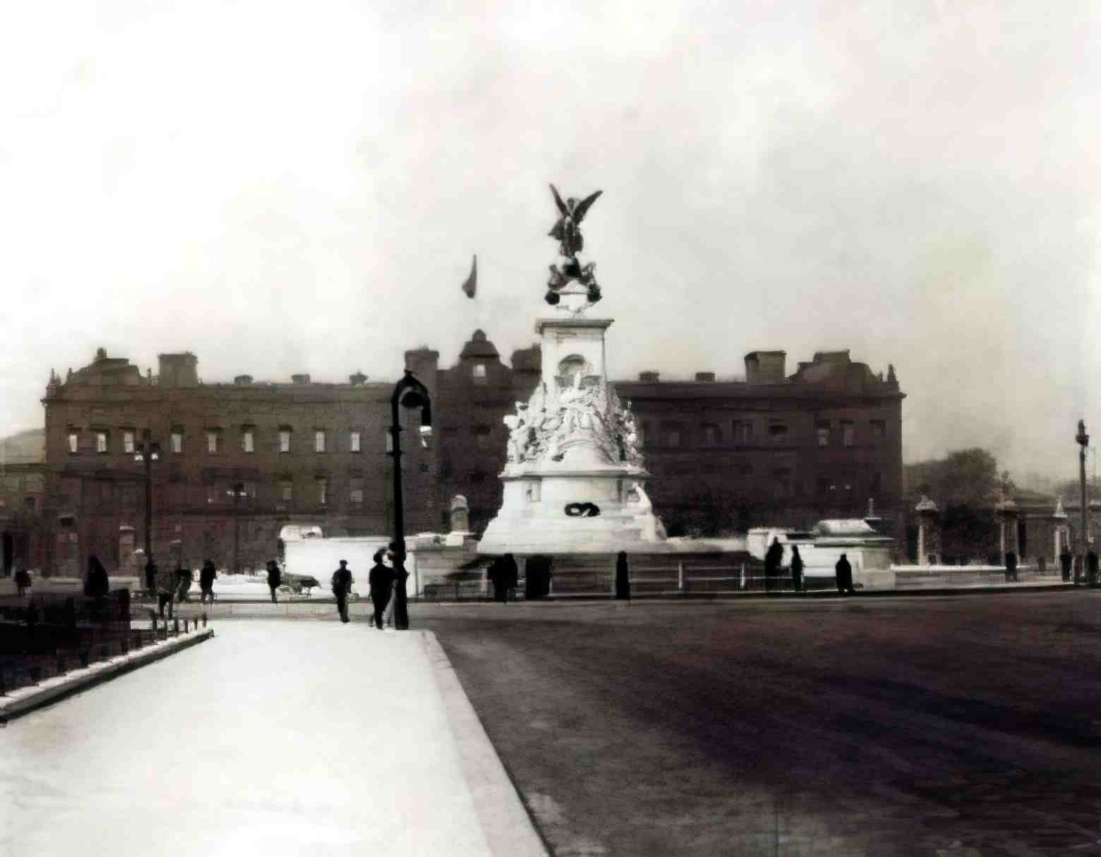 London Buckingham Palace Vintage A4 Photo Print