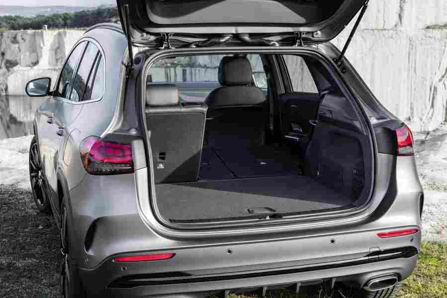 MERCEDES BENZ GLA 6718 12 Car A4 Photo Print