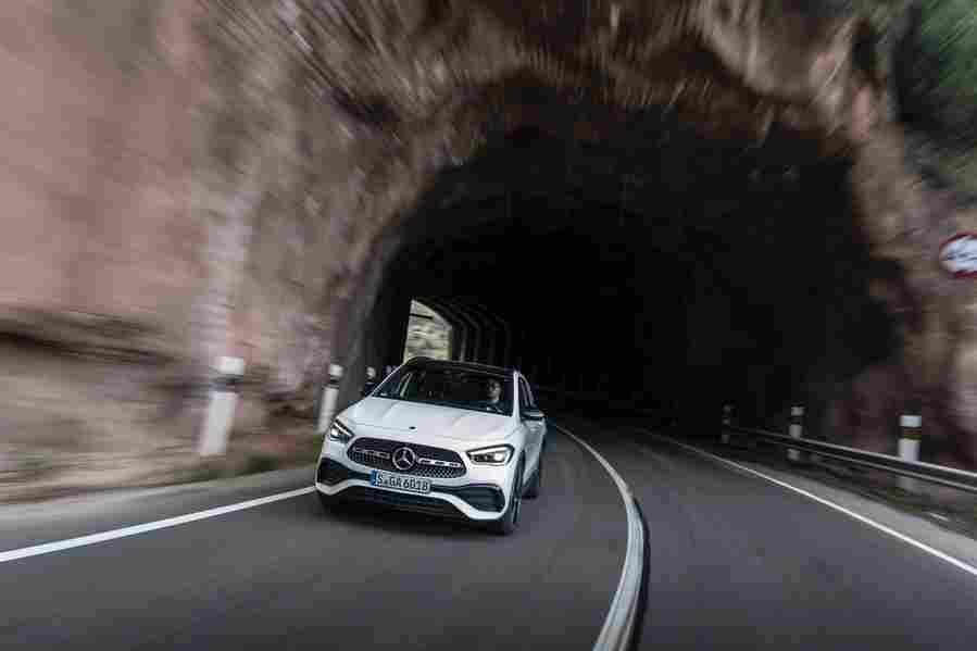 MERCEDES BENZ GLA 6718 80 Car A4 Photo Print