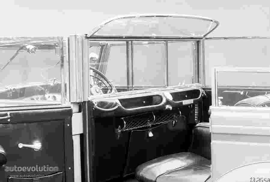MERCEDESBENZ 2577 2 Car A4 Photo Print