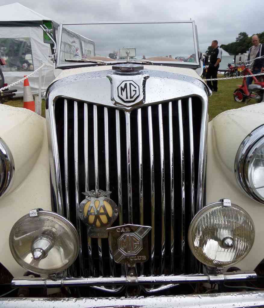 MG Bonnet 2451 Grille A4 Photo Print