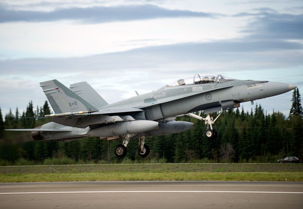 Mcdonnell Douglas Cf18 Hornet Multirole Fighter Royal Canadian Air Force 21 A4 Photo Print