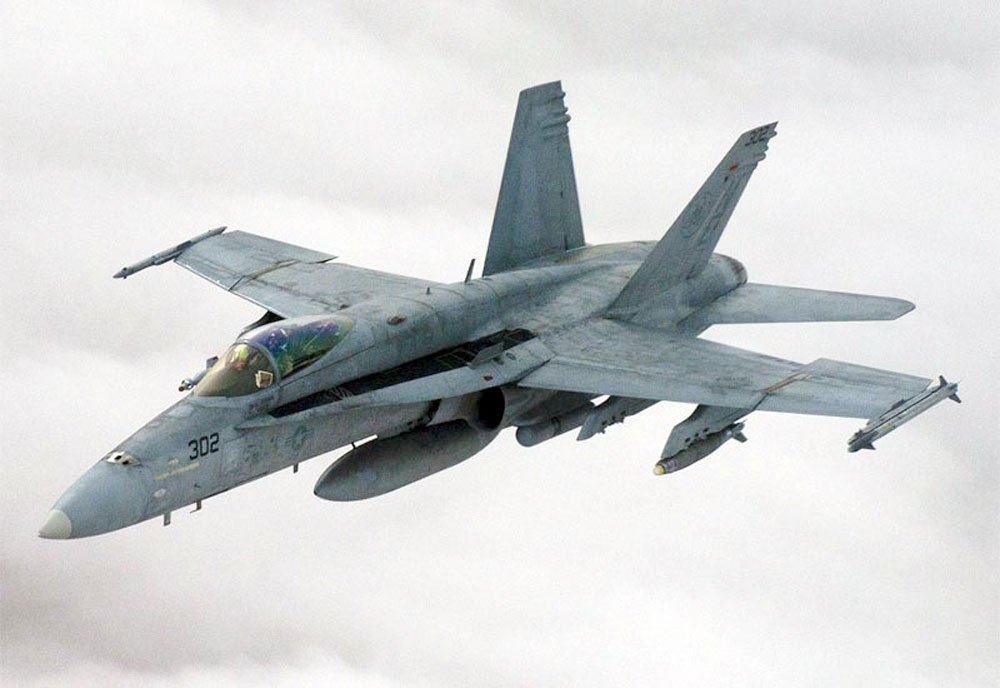 Mcdonnell Douglas Fa18 Hornet Multirole Fighter United States 25 A4 Photo Print
